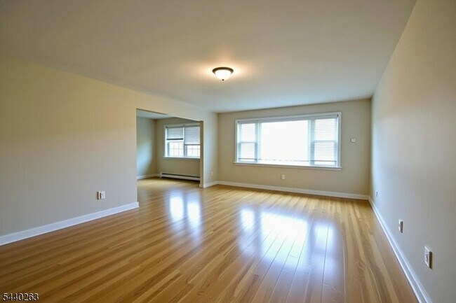 Photo - 605 Grove St