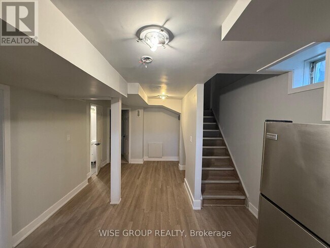 Photo - 55 Purdy Crescent