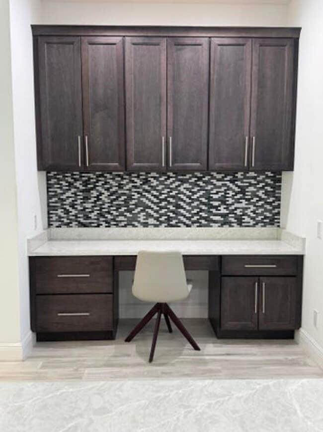 Photo - 615 Windward Cir N