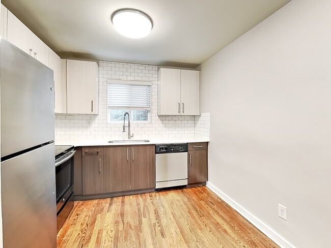 Photo - 880 N Highland Ave NE