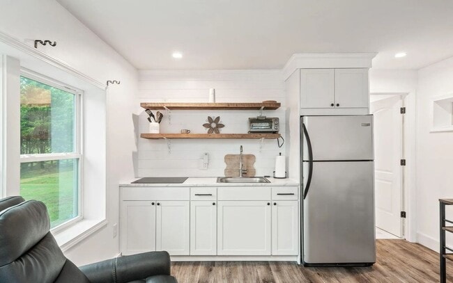 Photo - 1712 Cunningham Ln