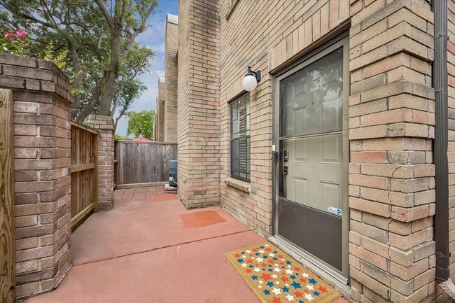 Photo - 9850 Pagewood Ln Unit 1507