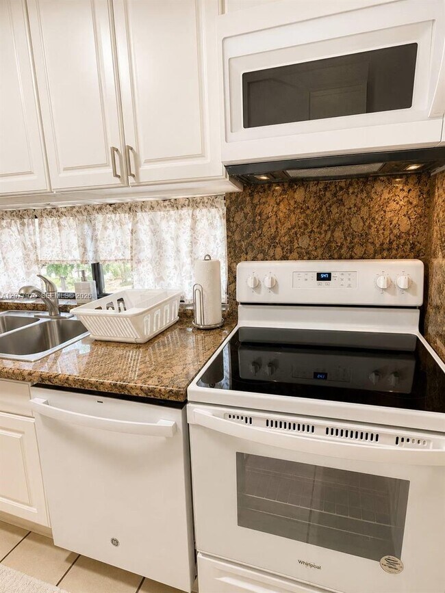 17021 N Bay Rd Unit 318