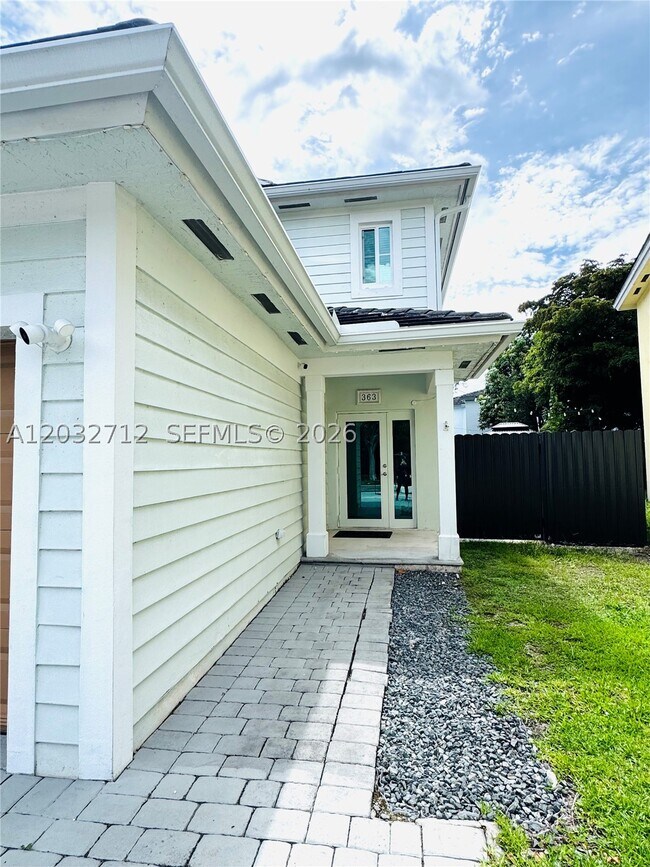 Photo - 363 NE 35th Ave