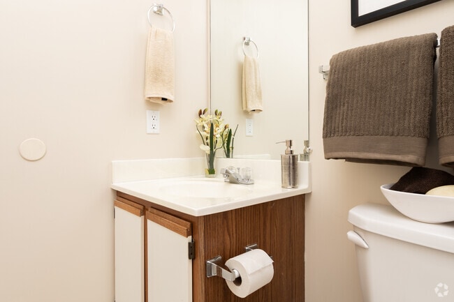 2BR, 2BA - 880 SF - First Bathroom