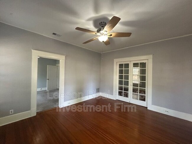 Photo - 403 Merrick St