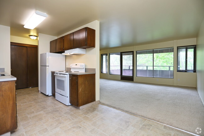 Kitchen and Dining Room - Executive Estates Apartments