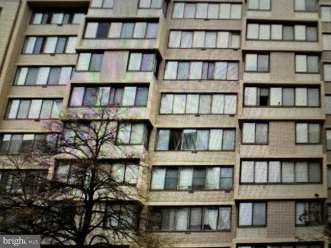 Building Photo - 522 21st St NW Unit 1003