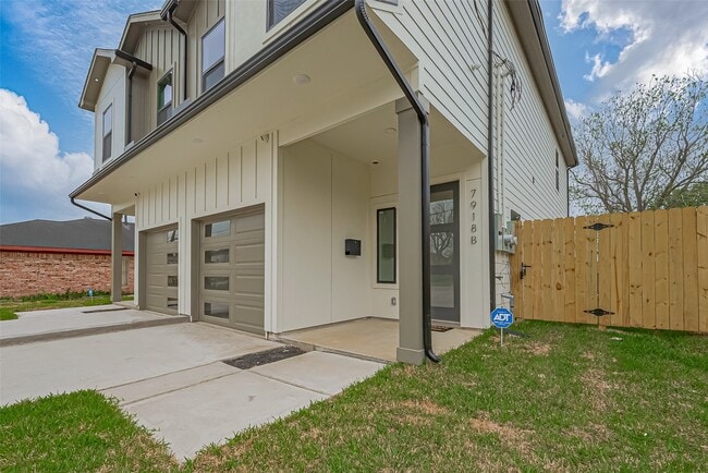 Photo - 7918 Parnell St