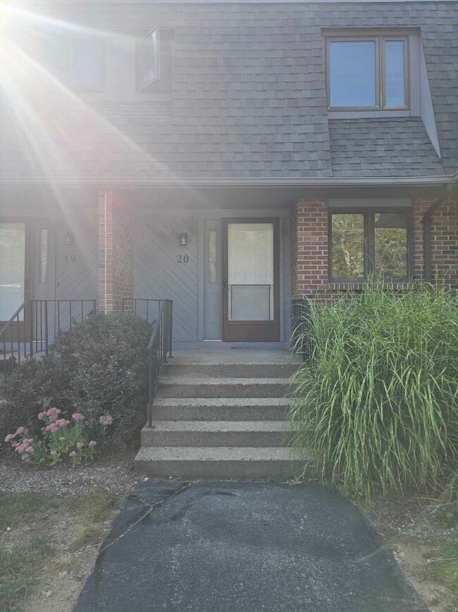 Building Photo - 32 Upper Pattagansett Rd Unit 20 Rental