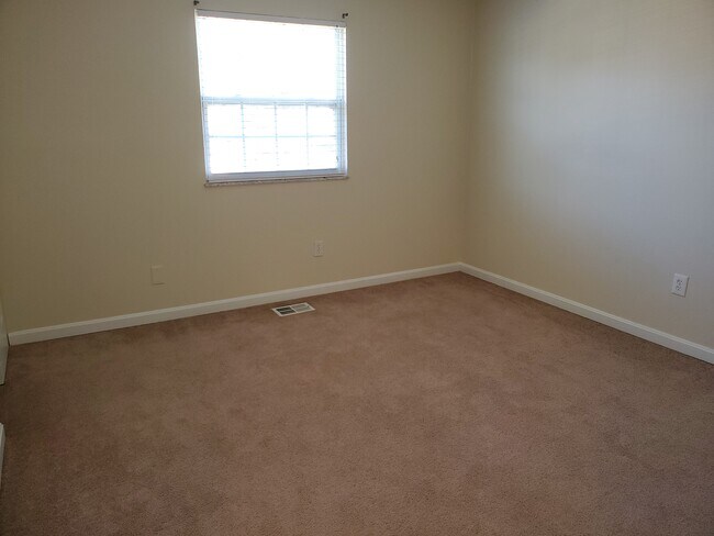 Photo - 1215 Weybridge Rd Unit Weybridge Condominiums