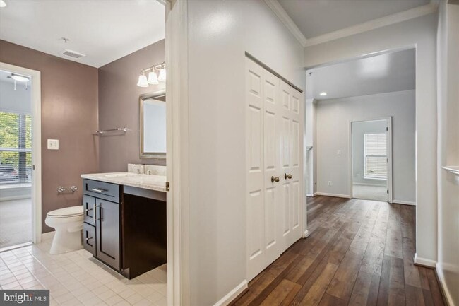 Building Photo - 6533 Grange Ln Unit 301