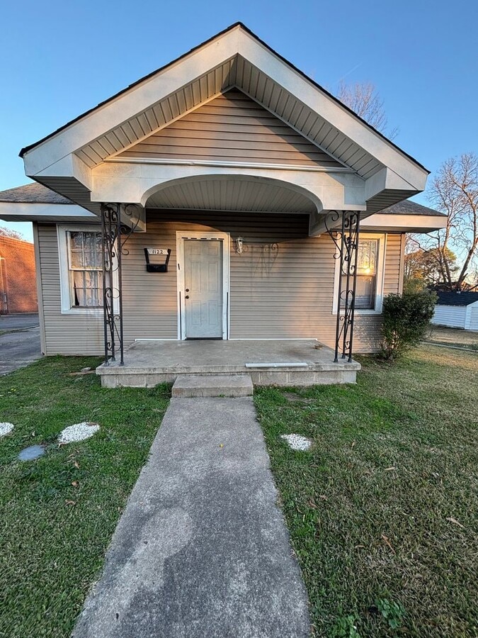 FOR LEASE -3 Bedrooms | 1.5 Bathrooms - FOR LEASE -3 Bedrooms | 1.5 Bathrooms