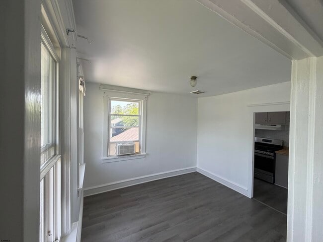 Photo - 1052 Shore Rd