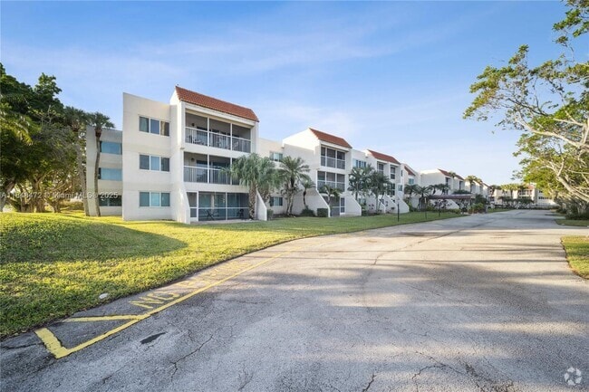 Building Photo - 100 Lakeview Dr Unit 202 Rental