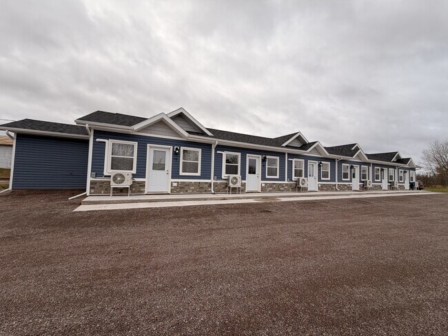 Building Photo - 1 ELM COURT Unit 2