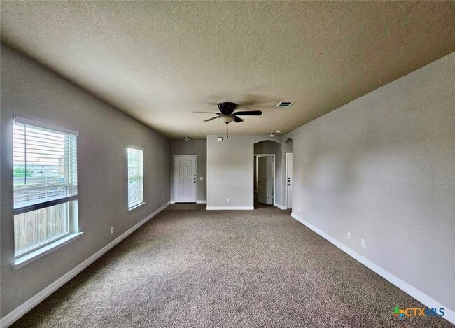 Photo - 729 Community Dr