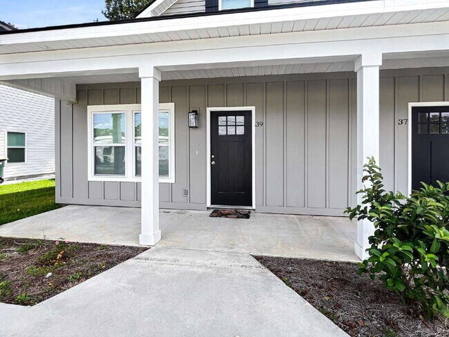 39 Travis St