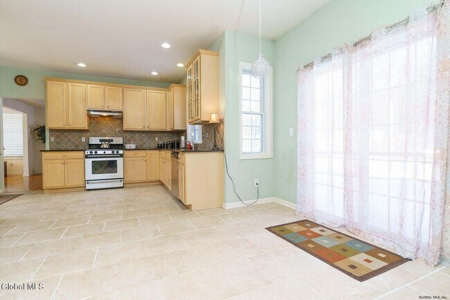 Photo - 7 Clearwater Ct