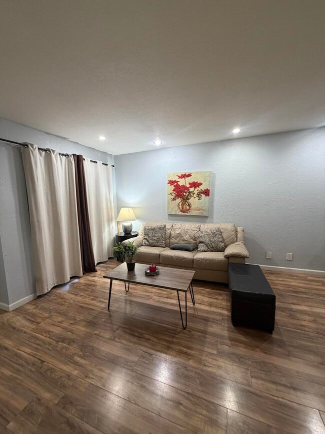 Photo - 680 N Ashurst Ct Unit 115