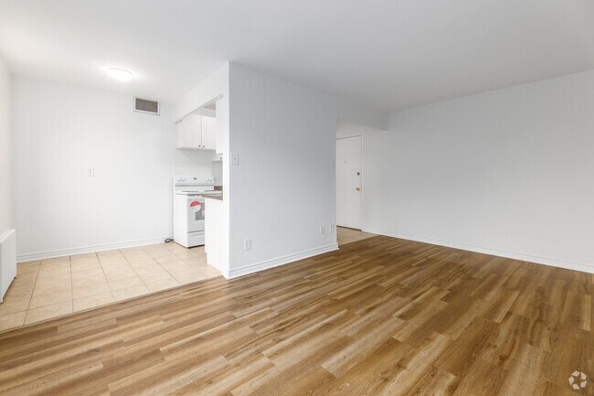 1BR, 1BA - 600SF - Dining/Living Room