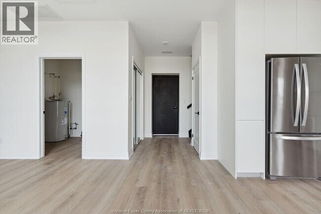 Photo - 4300 Laurier Pkwy