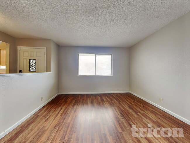 Photo - 1465 Van Petten St