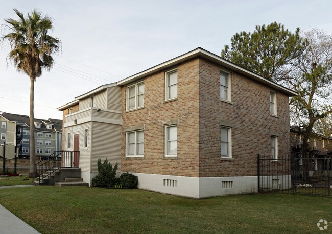 Palmetto Apartments - Palmetto Apartments
