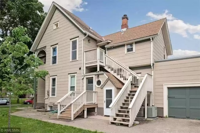 Photo - 327 5th St SE Unit Lower