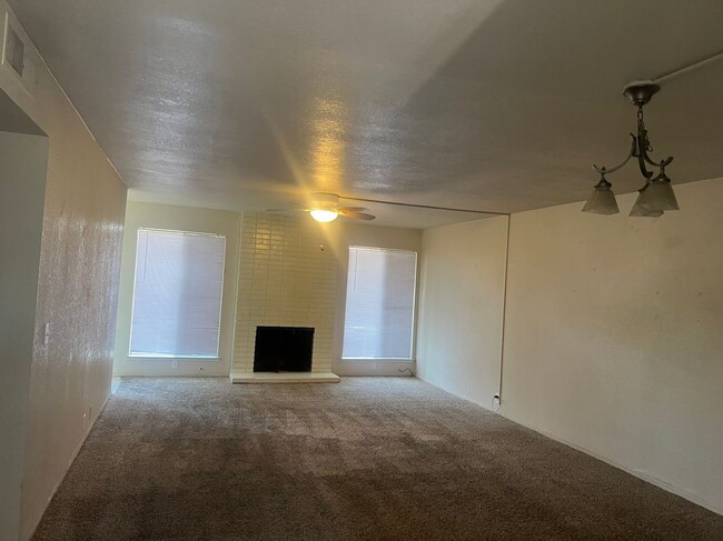 Photo - 3681 N Fruit Ave Unidad C