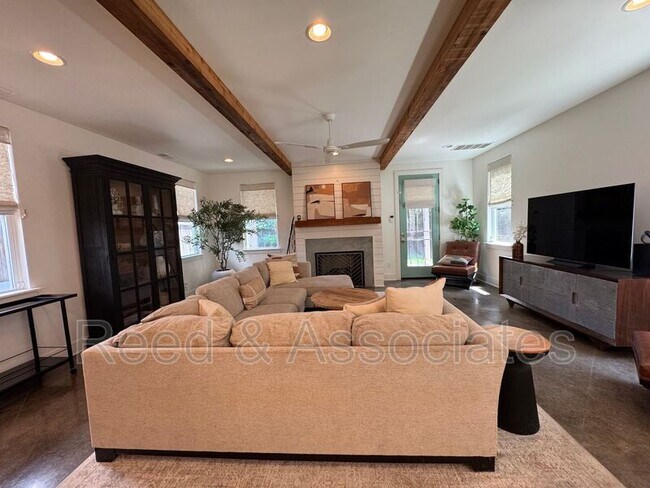 Photo - 1080 Blythe St