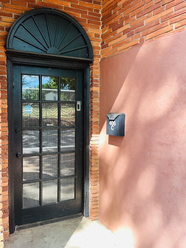 Photo - Beautiful 2 bedroom 1.5 bathroom apartment in Downtown Hogansville! Must see!