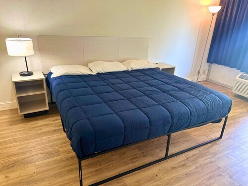 Photo - 4645 N Socrum Loop Rd Unidad King Jacuzzi Suite