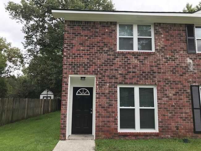 Building Photo - 117 Langley Dr Unit B