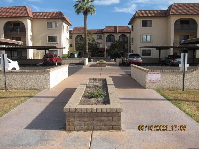 Building Photo - 3033 E Devonshire Ave Unit 3004