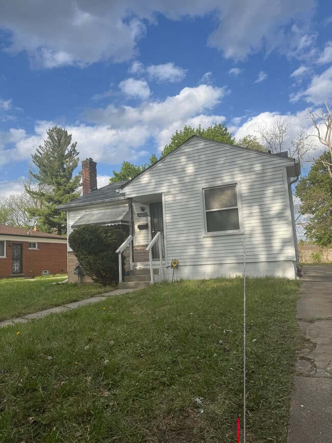 Photo - 17370 Stout St