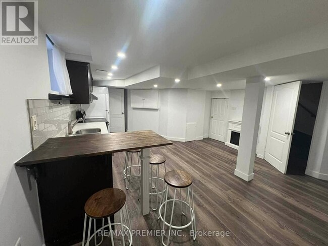 Photo - 118 Solway Ave