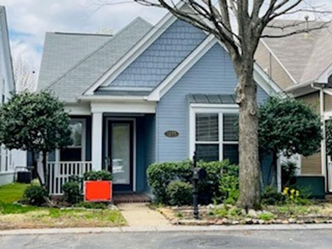 Building Photo - Desirable Island Place home with fenced in...