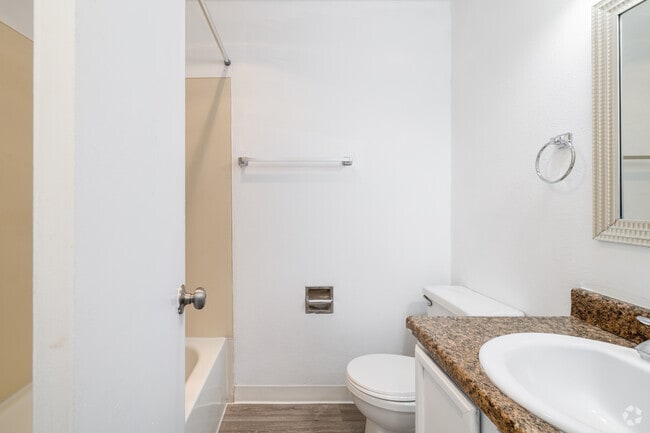 2BR, 1BA - 1,050SF - Bathroom