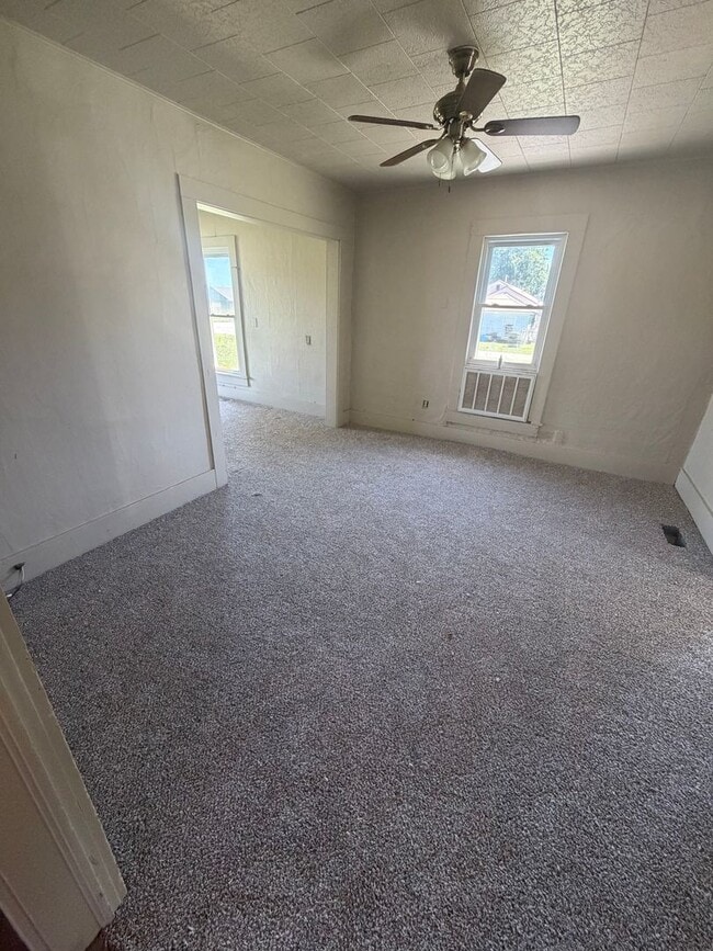 Photo - 3 Bedroom 1 Bath Home For Rent