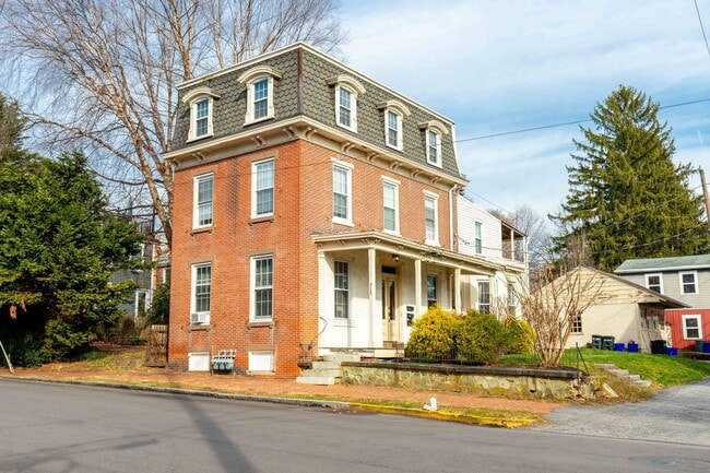 Photo - 315 N Walnut St Apartment Unit #2