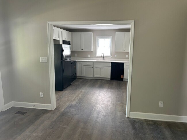 Photo - 627 W Northwest Blvd