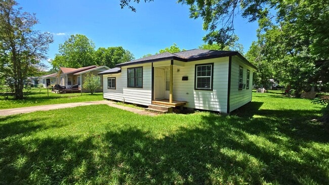 Photo - 502 Azalea Dr