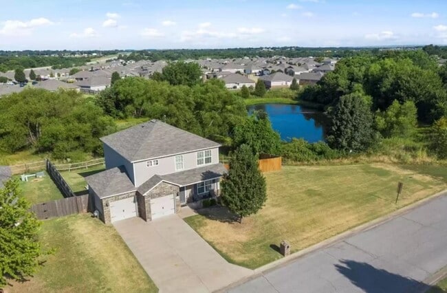 Photo - 3 Bed | 2.5 Bath in Broken Arrow!