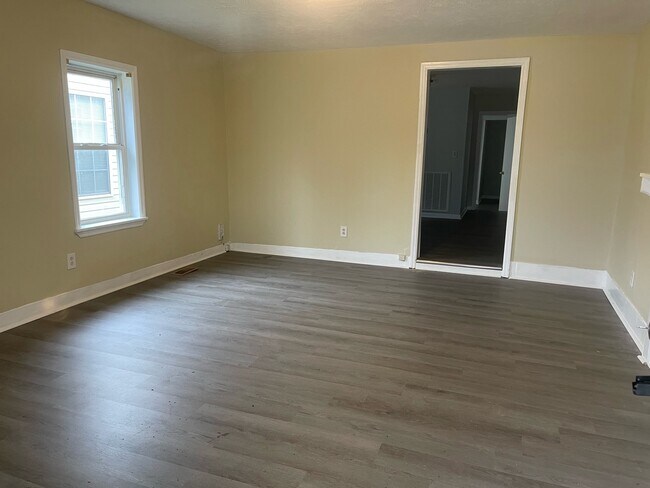 Photo - 423 E Castle St