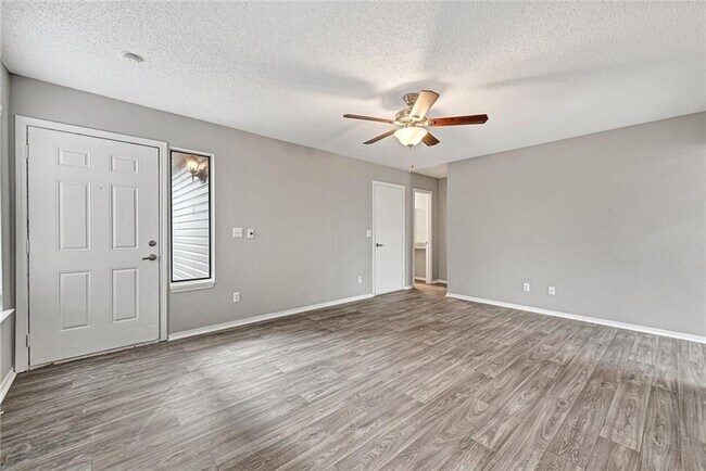 Photo - Updated 2 Bed 2 Bath Townhome located in East Fayetteville. Pool access included!
