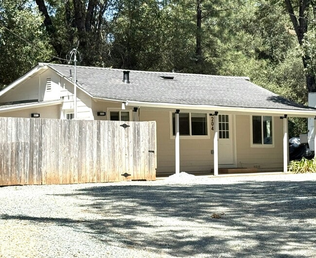Photo - 204 Lambert Ln