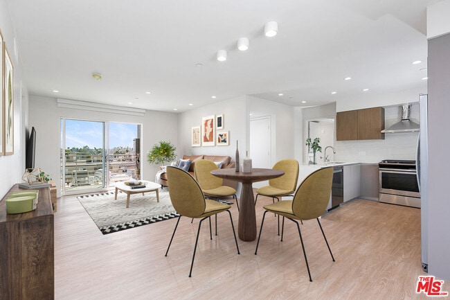 Building Photo - 11837 Mayfield Ave Unit 305