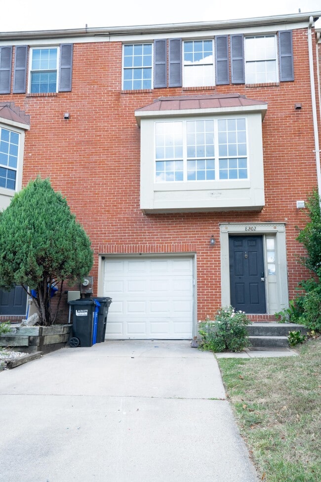 Building Photo - 8202 Ashford Blvd Rental