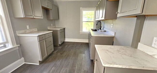 Building Photo - 410 St Paul St Unit APT 2